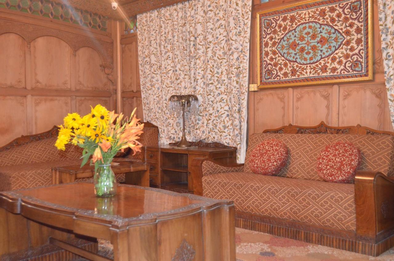 New Alexandra Houseboats Hotel Srinagar  Exterior photo