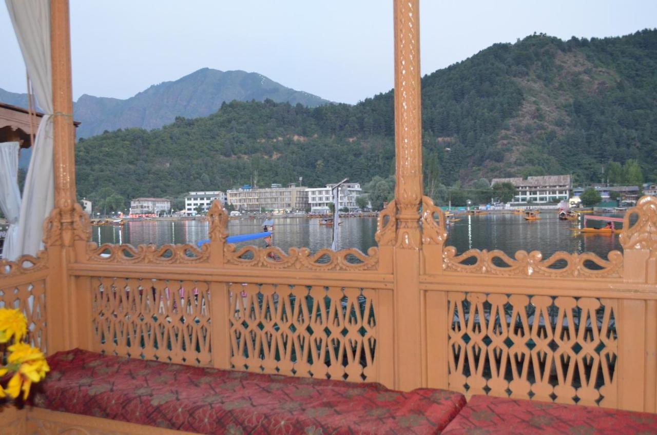 New Alexandra Houseboats Hotel Srinagar  Exterior photo