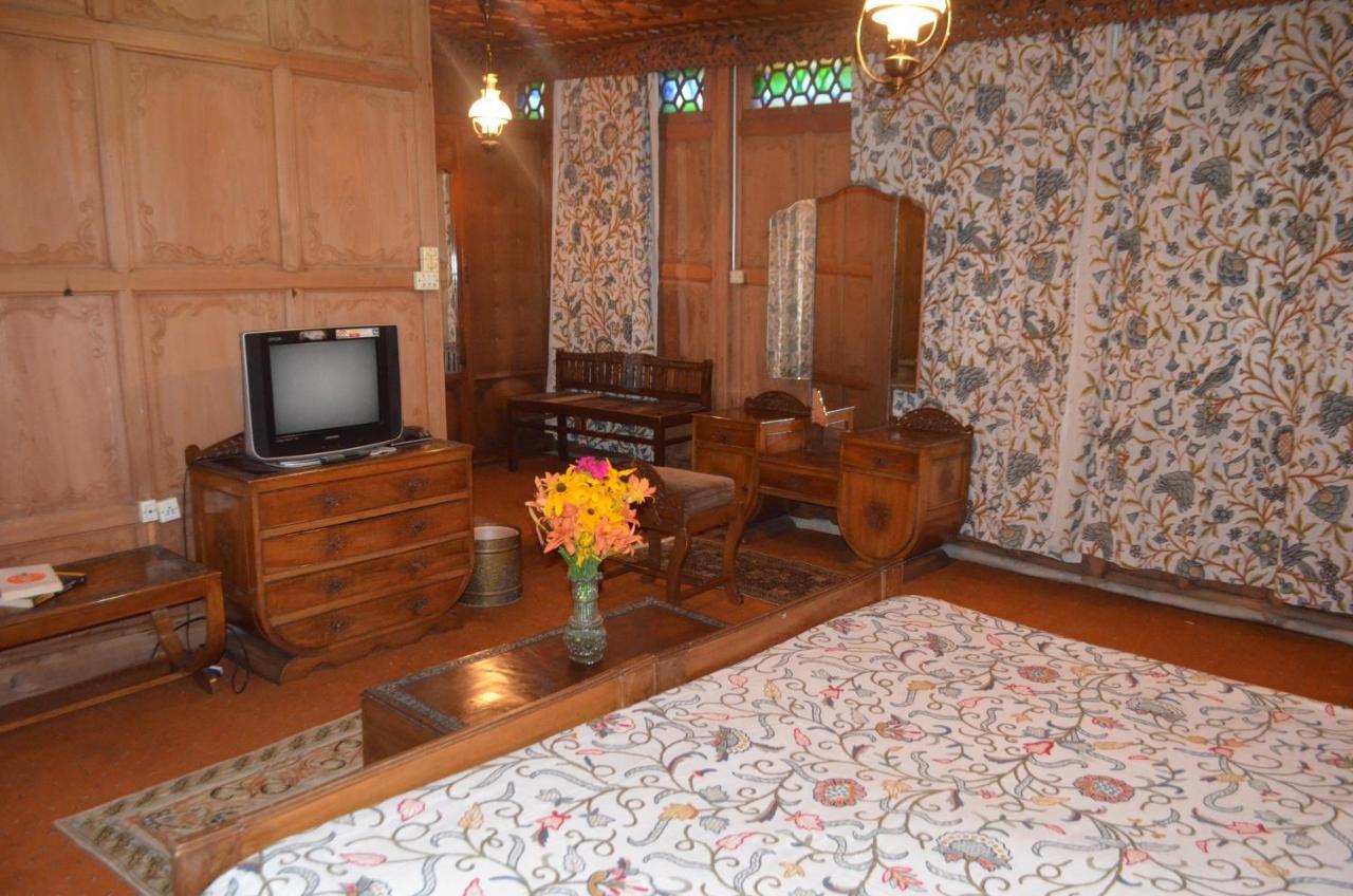 New Alexandra Houseboats Hotel Srinagar  Exterior photo