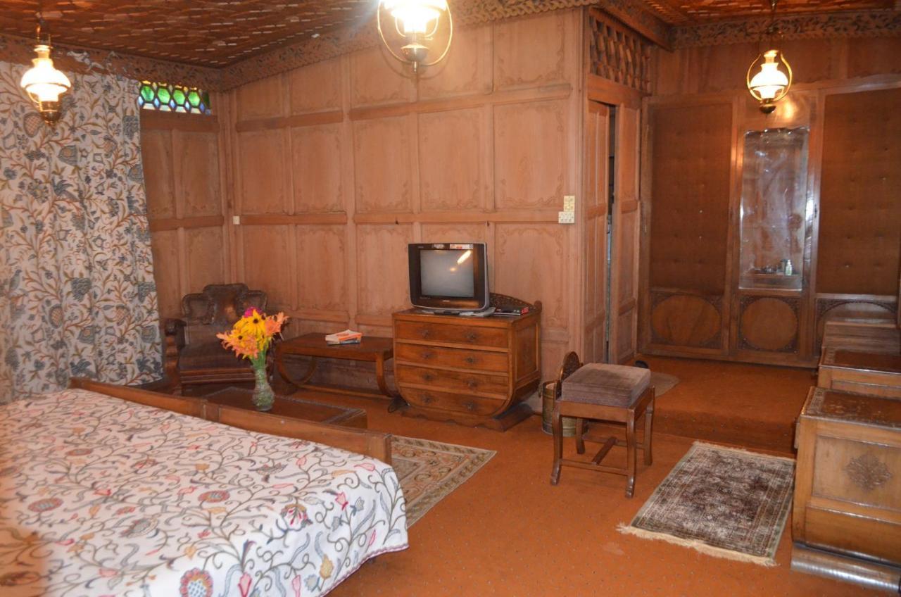New Alexandra Houseboats Hotel Srinagar  Exterior photo